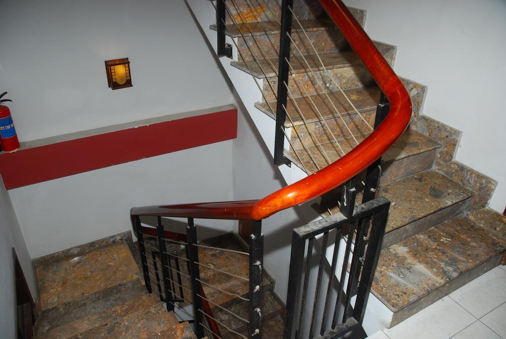 Lum Dong Tien Hotel Hue Bagian luar foto